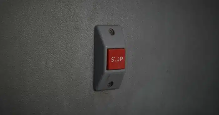 Kill Switch: dlaczego ta niepozorna funkcja jest kluczowa dla twojego bezpieczeństwa?